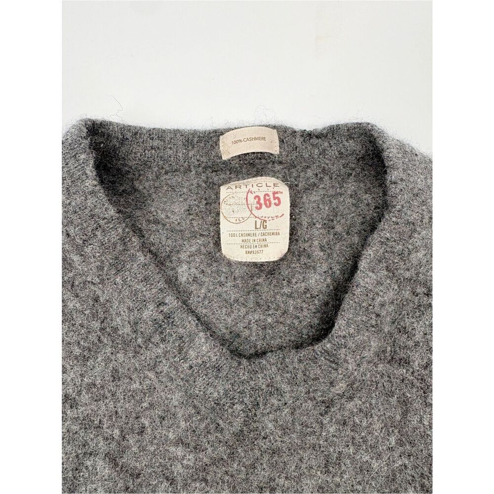 Article 365 Classic Men's Cashmere Charcoal Crewneck Sweater View 2